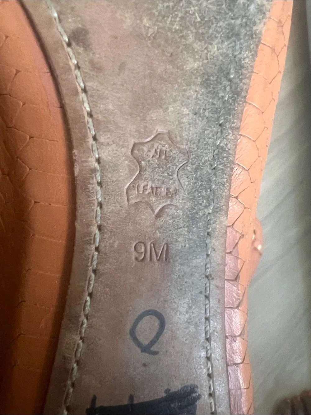 Tory Burch Tan Leather Logo Ballet Flats with Gold Emblem Sz 9 summer work
